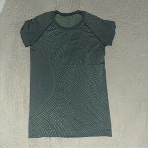Lululemon Swiftly Tech Short Sleeve sea foam green size 8
